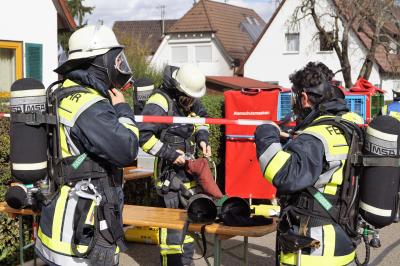 Kirchheim: Grosseinsatz fuer Feuerwehr und Rettungskraefte wegen Dachstuhlbrand in Kirchheim unter Teck